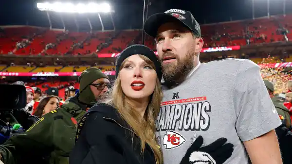 Feature Travis Kelce Likes Chiefs Pic With Taylor Swift at AFC Championship