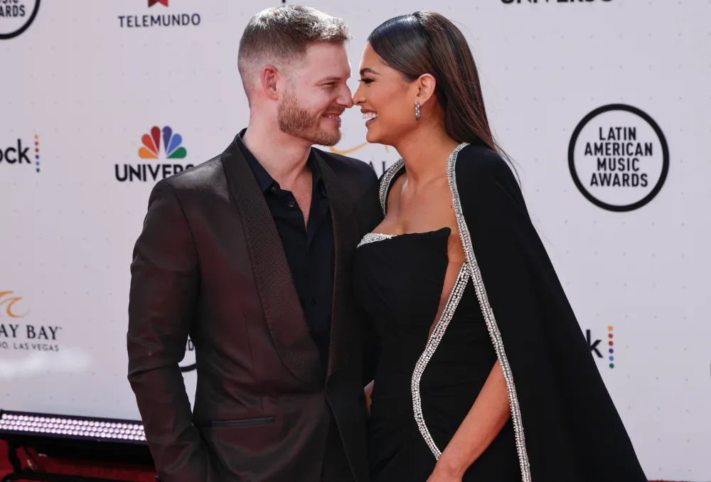 Ryan Antonio Proctor y Andrea Meza.