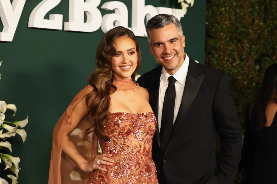 GettyImages-2183951317 Jessica Alba and Cash Warren's Complete Relationship Timeline