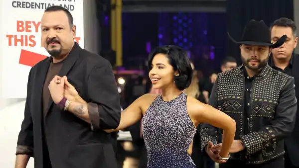 Pepe Aguilar con sus hijos Ángela y Leonardo.