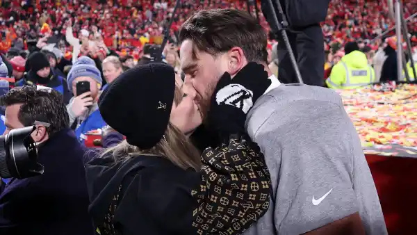 Taylor Swift Listens to ‘New Heights’ Podcast ‘Every Week’ — According to Host Travis Kelce