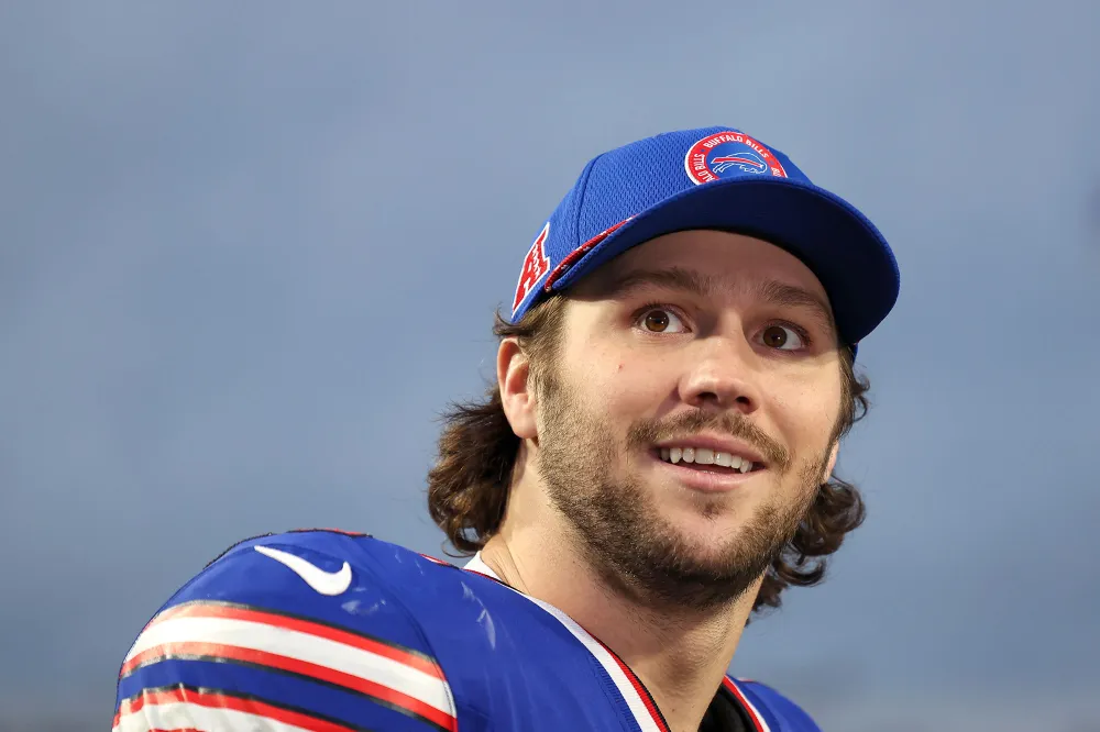 Hailee Steinfeld Is Proud of Josh Allen After End of NFL Season