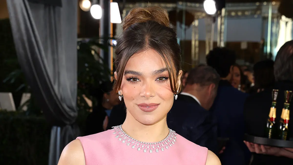 Hailee Steinfeld Reveals How She Feels About Photos From Romantic Josh Allen Engagement