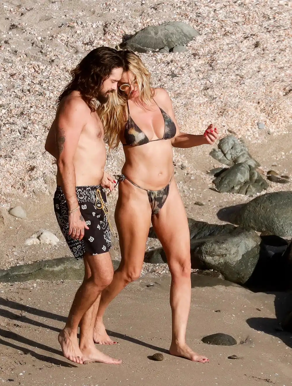 Heidi Klum Stuns in Swimsuit in St Barths 582