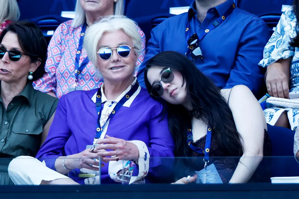 Hugh Jackmans Daughter Steps Out With Mom After Actor Confirms New Romance