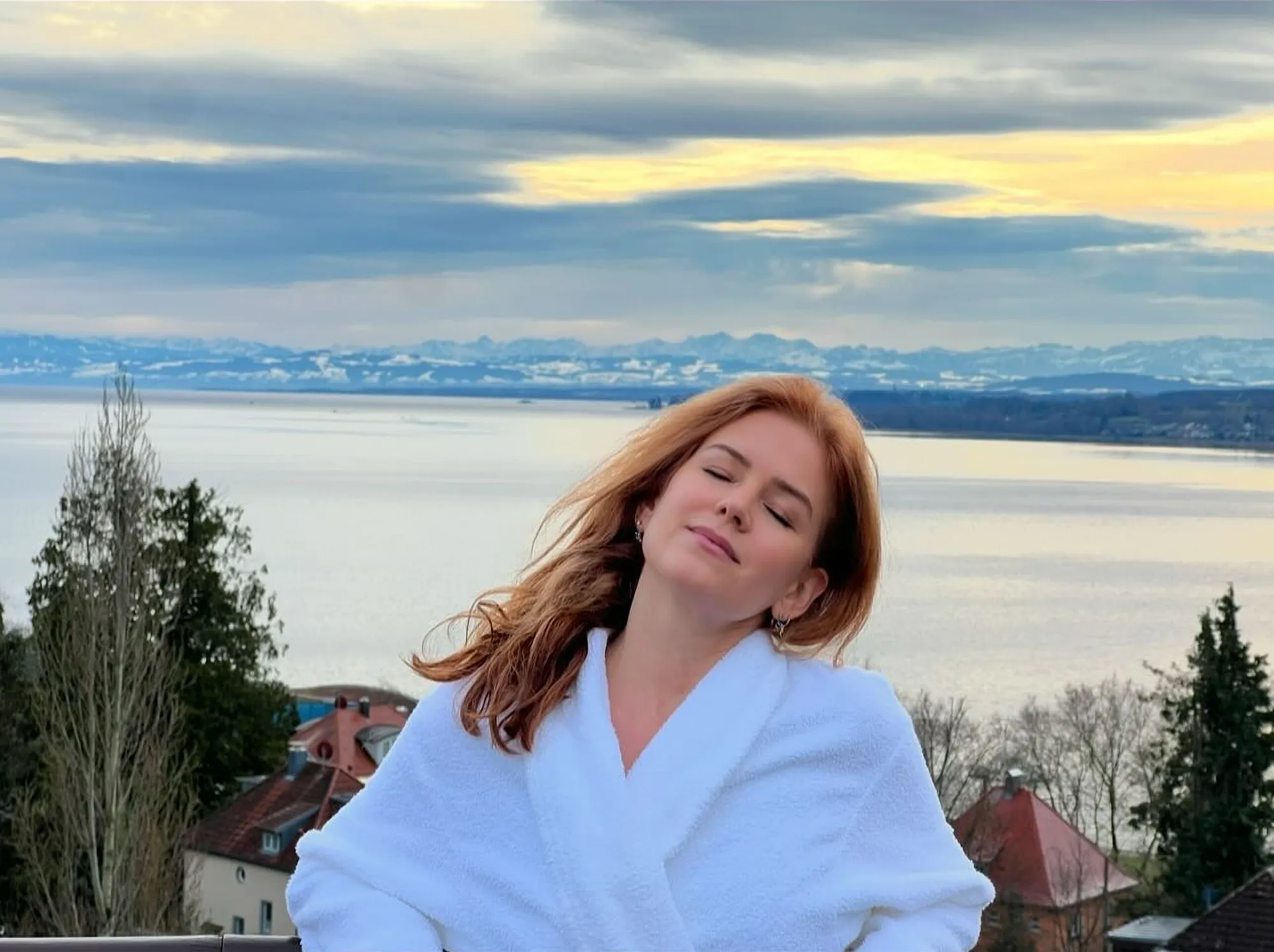 Isla Fisher Celebrated New Year at 6 Day Wellness Retreat Amid Divorce