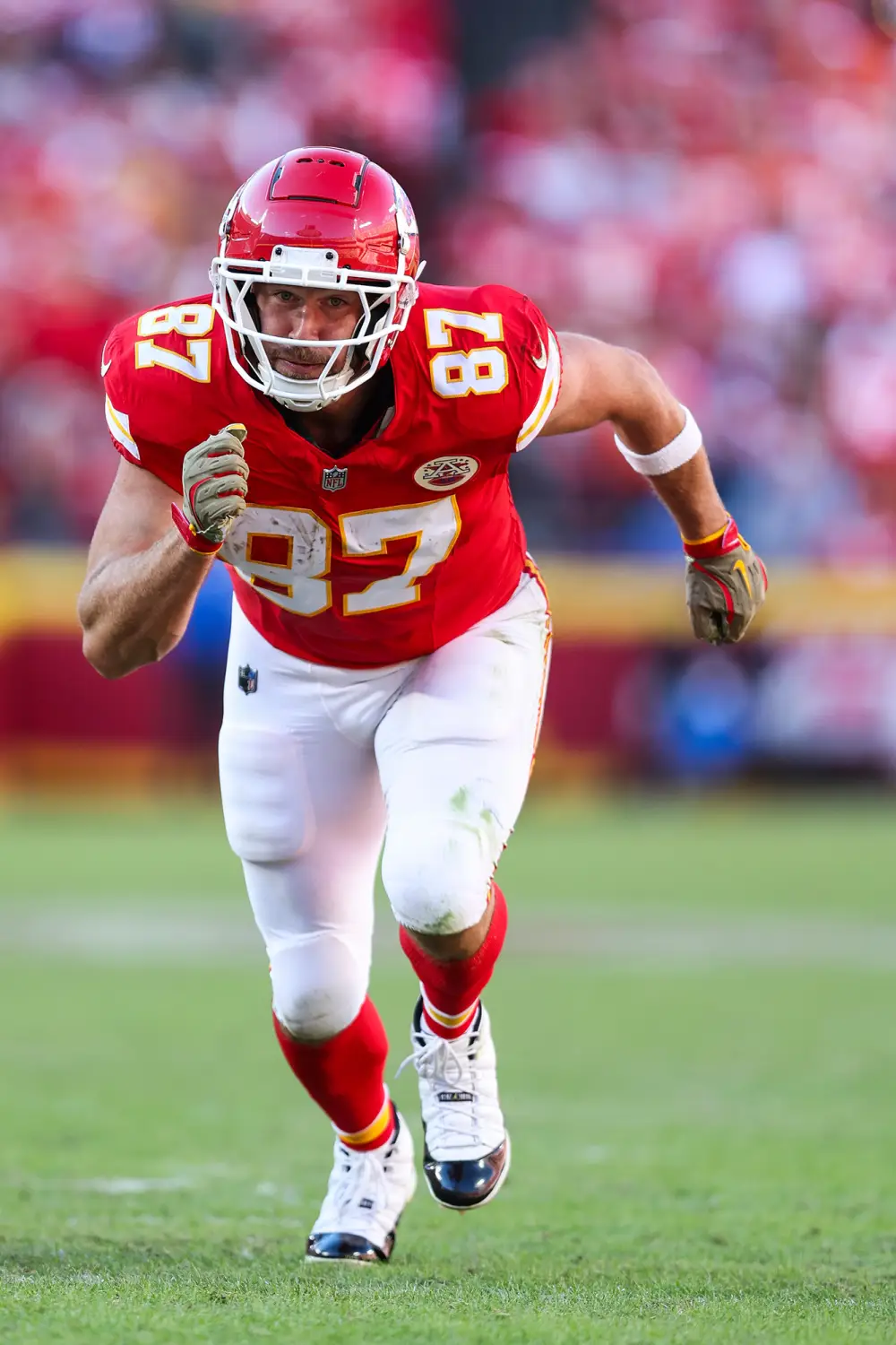 Jason Kelce Offered 100 to Say Go Birds to Taylor Swift