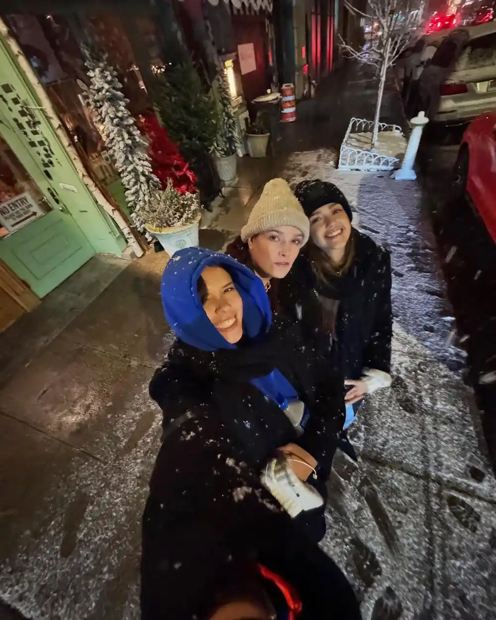 Jessica Alba Takes Girls Trip to New York City After Confirming Cash Warren Split