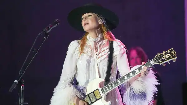 Jewel Apologizes to Fans After Inauguration Performance