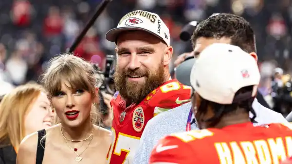 Jewelry Designer Stephanie Gottlieb Reveals How Taylor Swift Wore Her Custom 87 Necklace to Super Bowl