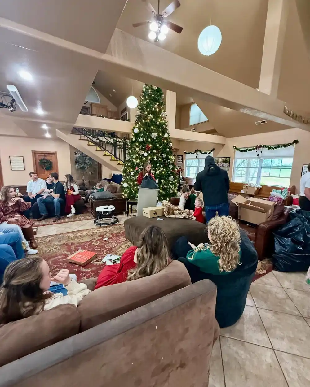 Jill Duggar Spotted With Jim Bob in Family Xmas Pics