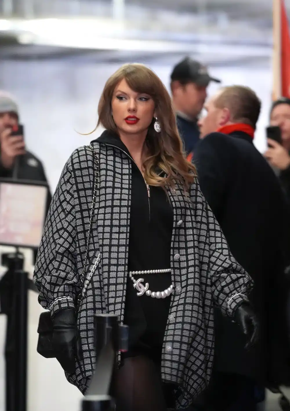John Travolta s Daughter Ella Bleu Twins With Taylor Swift s Game Day Outfit