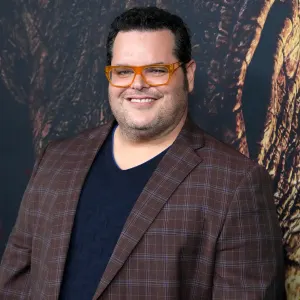 Josh Gad Breaks Down SNL Auditions Working With Kevin Spacey in Memoir