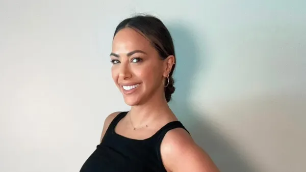 Kristen Doute s Baby Bump Album