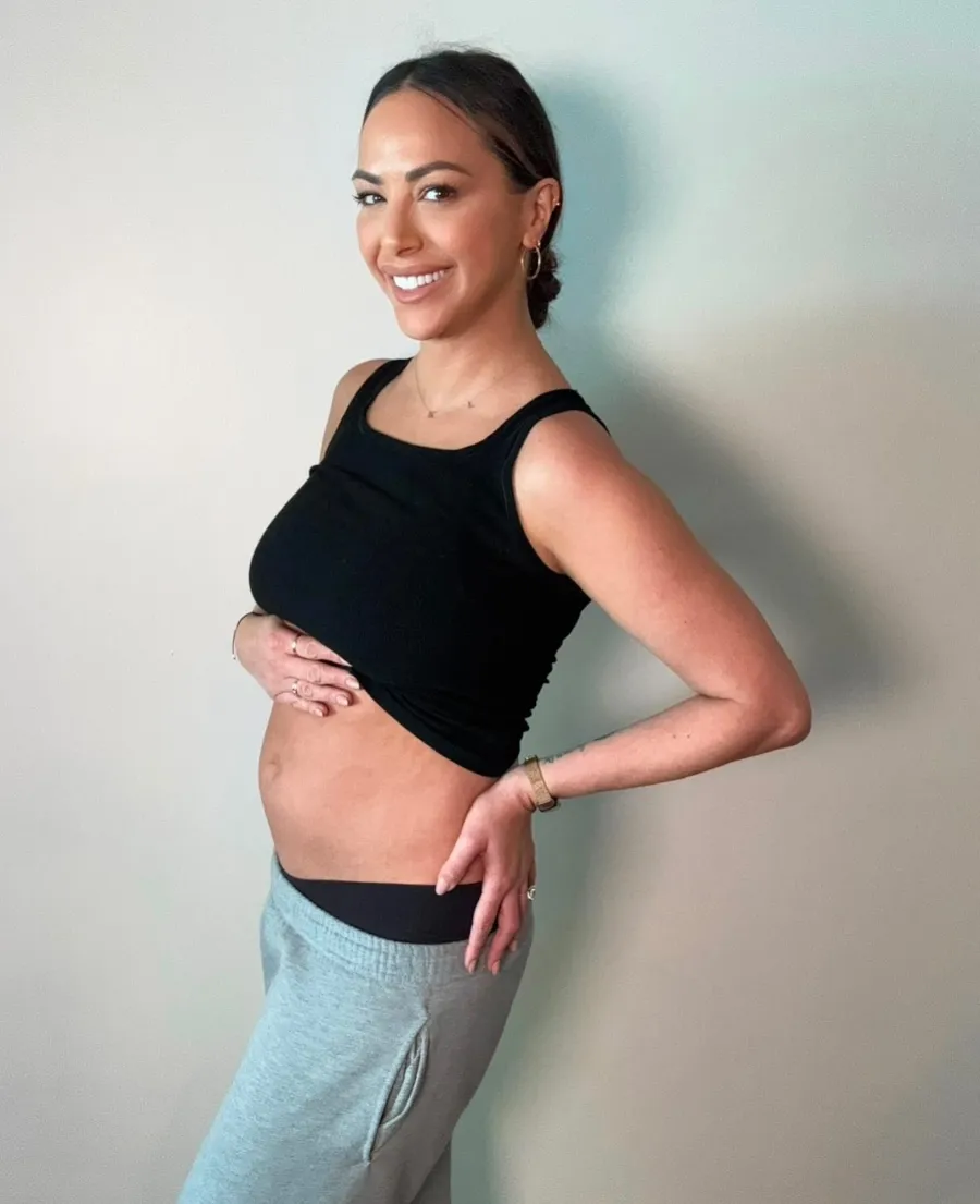 Kristen Doute s Baby Bump Album