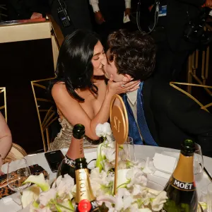 Kylie Jenner and TimothEe Chalamet 2025 Golden Globes Kiss