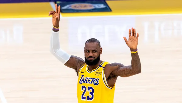 LeBron James Has Adorable Moment With Young Fan After She Breaks Down in Tears Courtside 6132