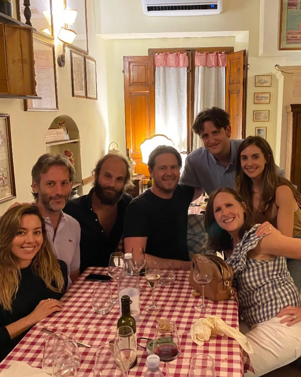 Celebrities voice support for Aubrey Plaza after Husbands death