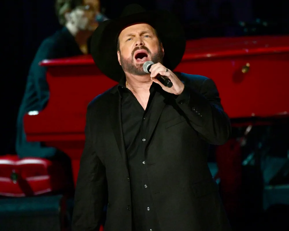 Musicians Who ve Called Out Streaming Services Over the Years Taylor Swift Bjork and More