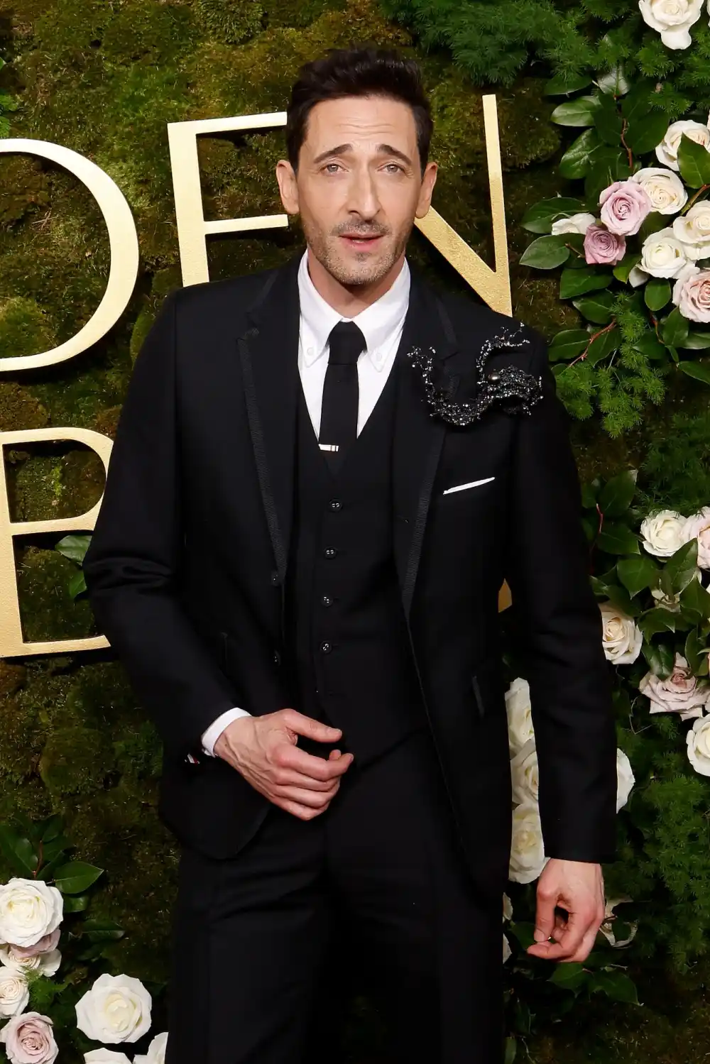 Nikki Glaser Delivers Savage Jokes She Cut From 2025 Golden Globes Monologue to Howard Stern