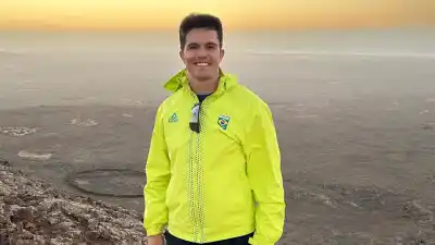 Olympic Kite Surfer Bruno Lobo Rescues Drowning Woman in Dramatic Video