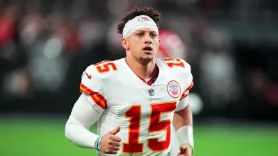 Patrick Mahomes Grandfather Has Entered Hospice Says Mom Randi Mahomes 100
