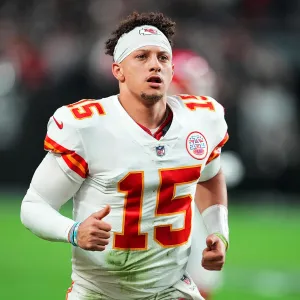 Patrick Mahomes Grandfather Has Entered Hospice Says Mom Randi Mahomes 100