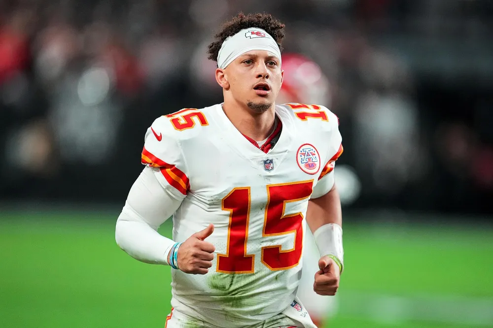 Patrick Mahomes Grandfather Has Entered Hospice Says Mom Randi Mahomes 100