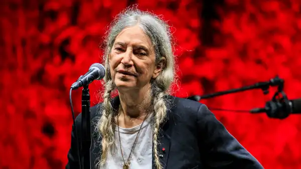 Patti Smith Says She is Fine After Exaggerated Reports of Stage Collapse in Brazil
