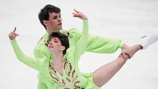 Plane Crash Has Eerie Parallels to 1961 Event That Killed Entire Us skating team