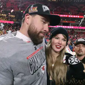 Proof Taylor Swift Wasnt Hiding a Ring Under Gloves at the Chiefs Game