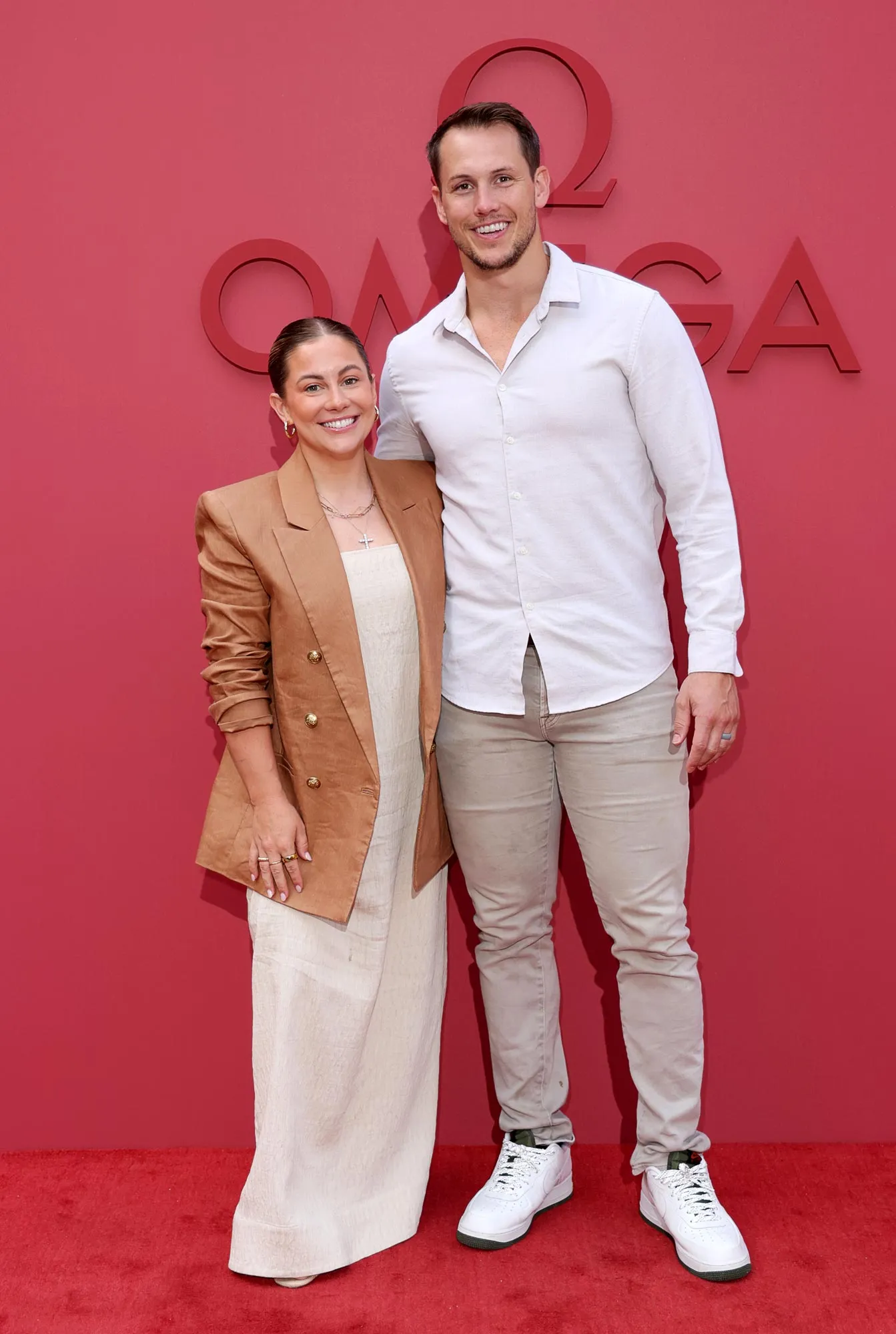 Shawn Johnson Says She s Embarrassed Husband Andrew Put Her Bikini Pic on a Billboard for Birthday 962