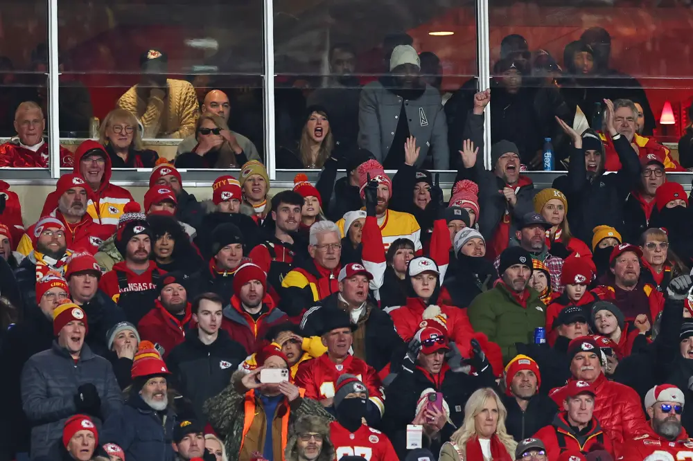 Swiftie Recounts Getting a Kiss From Taylor Swift Inside Suite at Chiefs Game
