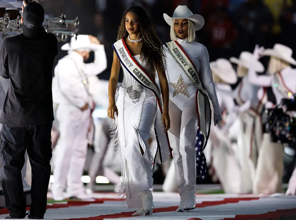 Taraji P. Henson, Jenna Bush and More Defend Blue Ivy's Mufassa Dress