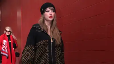 Taylor Swift Brings Mom, Dad and Brother to Cheer on Travis Kelce at AFC Championship Game