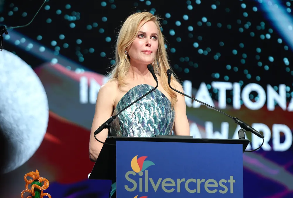 Teary Nicole Kidman Makes Emotional Tribute to Late Mom