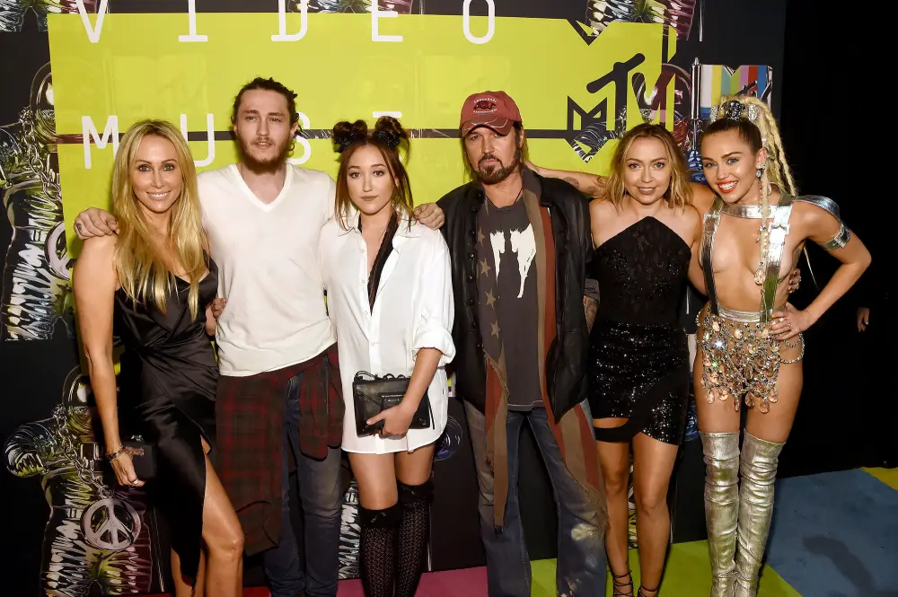 Tish Cyrus Braison Cyrus Noah Cyrus Billy Ray Cyrus Brandi Glenn Cyrus Miley Cyrus