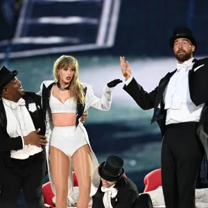 Travis Kelce Cameo During Taylor Swift Eras Tour Earns iHeartRadio Music Award Nomination