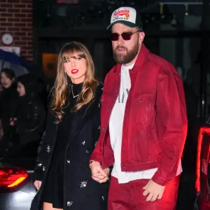 Travis Kelce Confirms Taylor Swift Will Attend Chiefs Playoff Game Dodges Question About New Songs