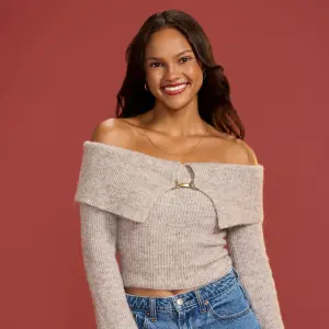 Who Is Alexe Godin 5 Things to Know About the Bachelor Contestant