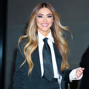 NEW YORK, NEW YORK - JANUARY 15: Chrishell Stause seen leaving "Watch what happens live" in Hudson Square on January 15, 2025 in New York City. (Photo by Aeon/GC Images)