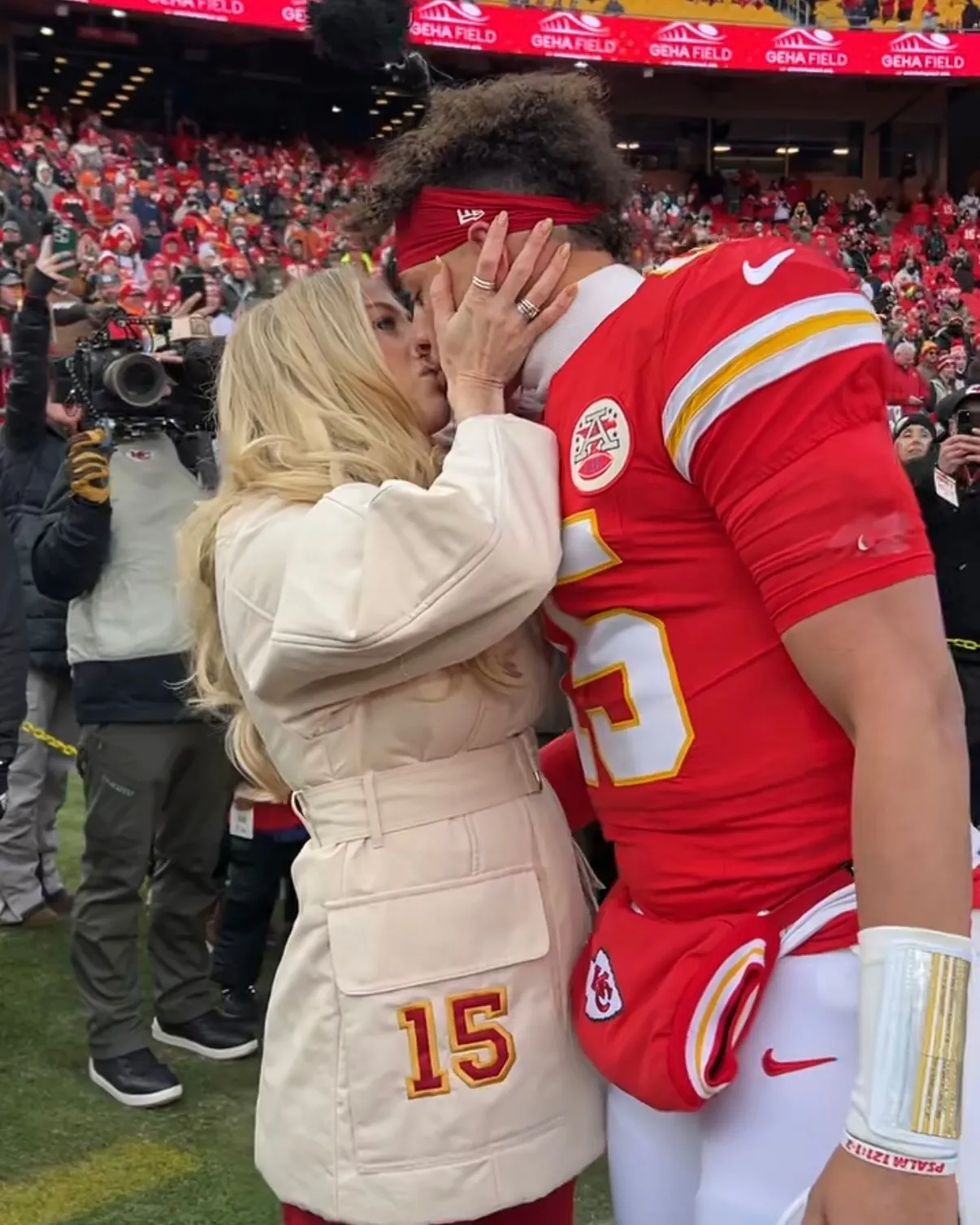Brittany Mahomes Attends Chiefs Playoff Game Less Than 1 Week After Giving Birth to 3rd Baby