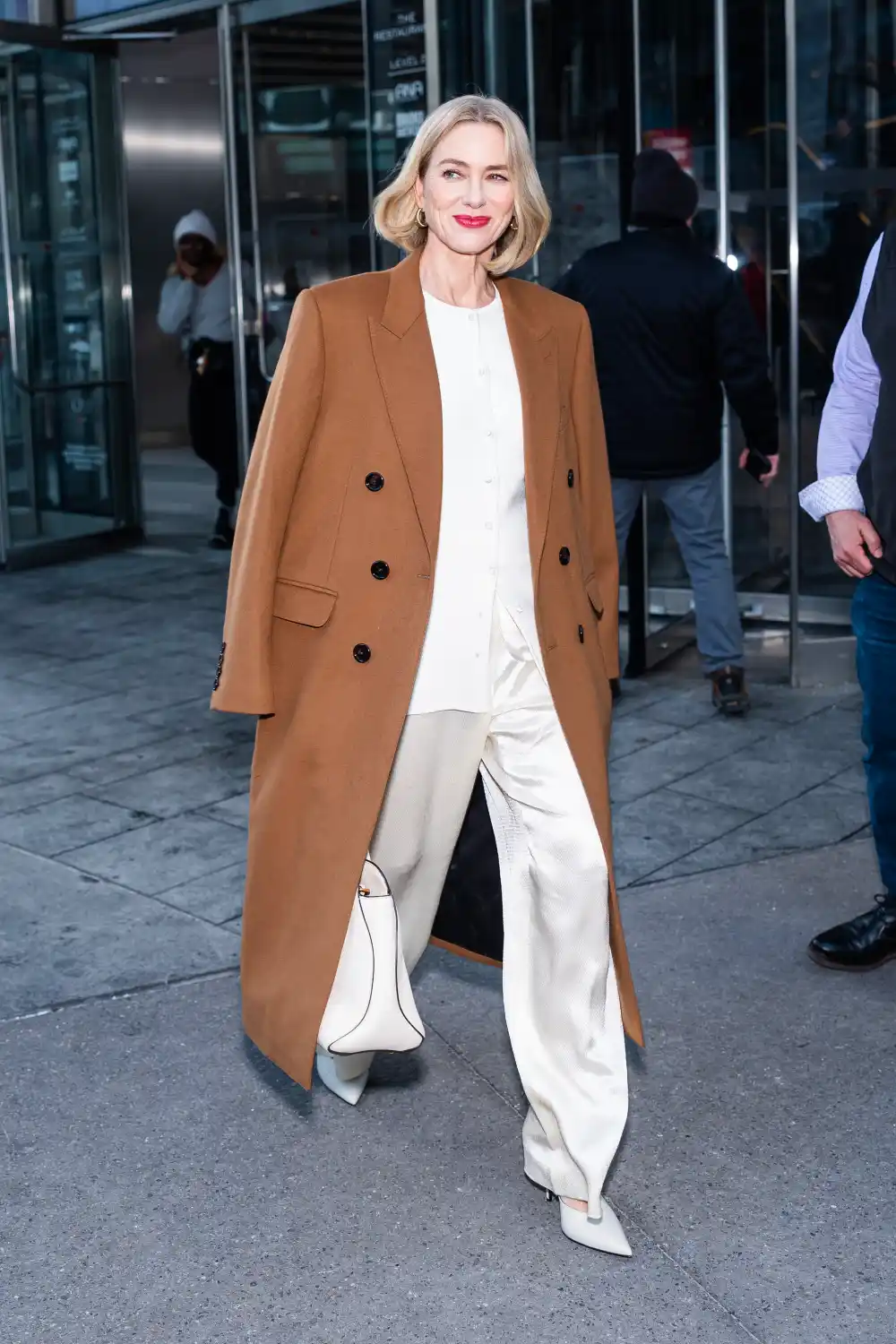 Naomi Watts 4 quick changes