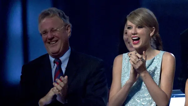 Taylor Swift's Dad Trolls Her With Fake High-Five Ahead of Super Bowl