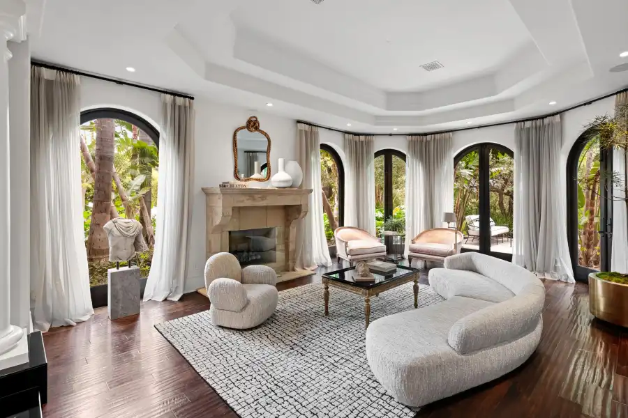 Kris Jenner Selling Iconic KUWTK Mansion