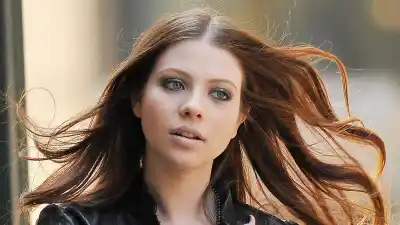 A Look Back at Michelle Trachtenbergs Relationship With Gossip Girl Cast