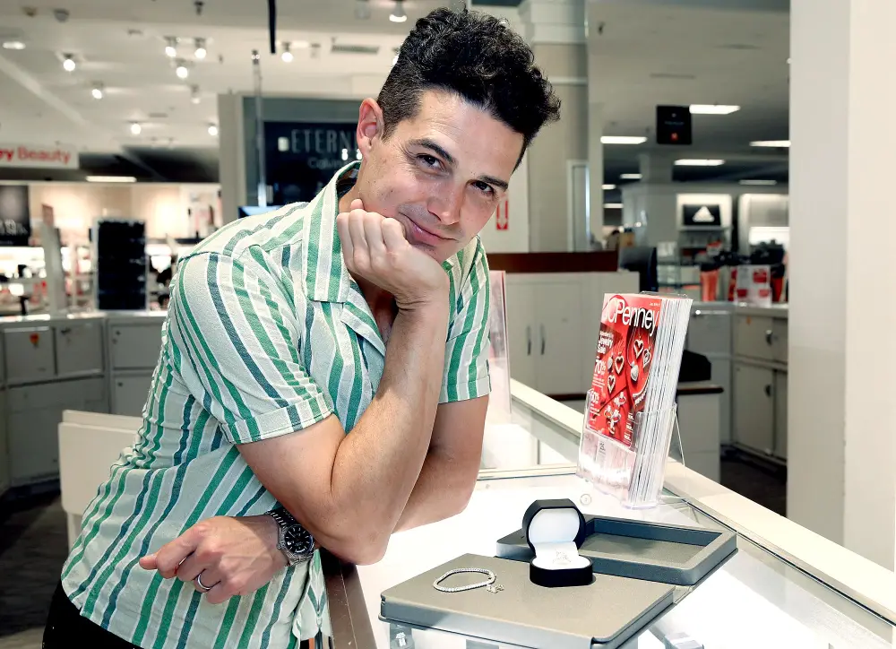 Jesse Tyler Ferguson Texted Wells Adams About Kanye Bianca at Grammys