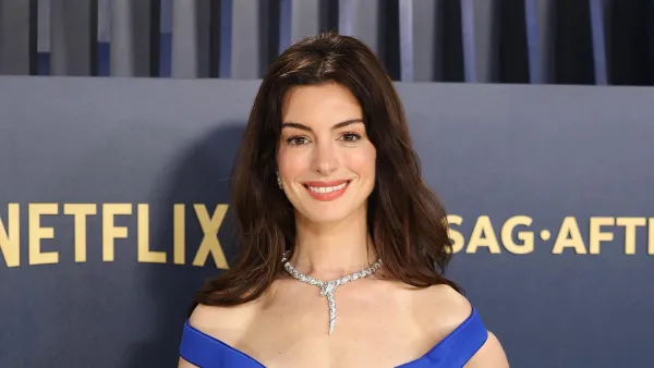 Anne Hathaway and 5 Year Old Son Jack Cheer on the Eagles at the Super Bow 145