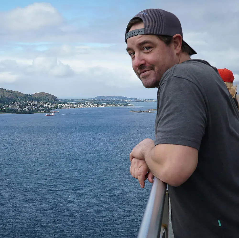 Below Deck Camera Operator Brent Freeburg Suffers 2 Strokes Ashton Pienaar Reacts 2
