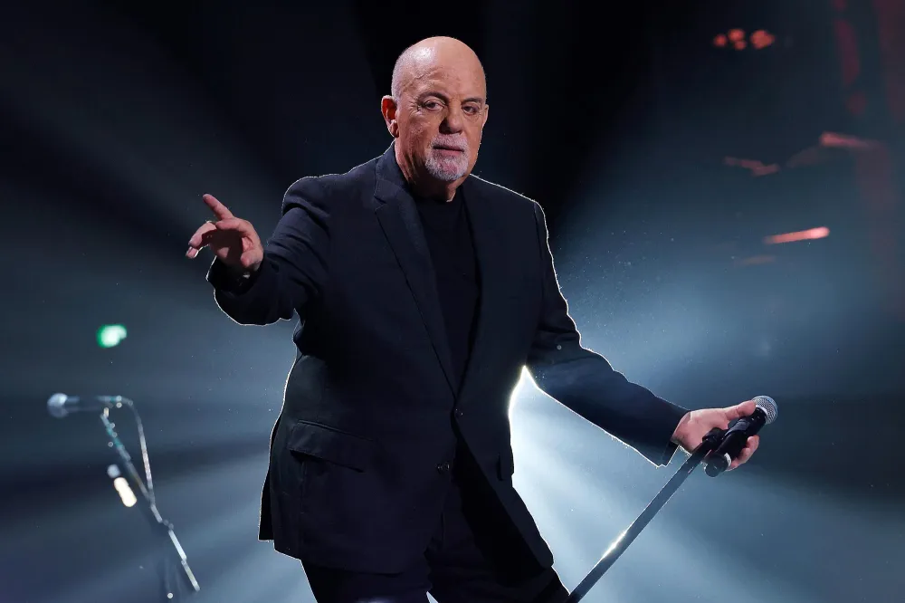 Billy Joel Loses Balance and Falls Down During Concert 482